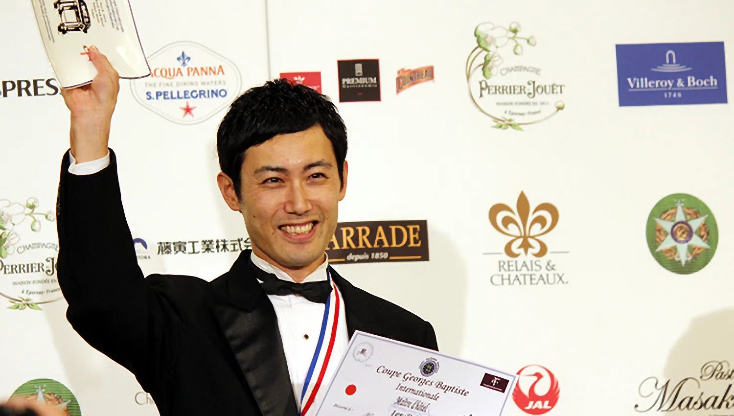 「クープ・ジョルジュ・バティスト」サーヴィス世界コンクールで表彰されている宮崎辰
